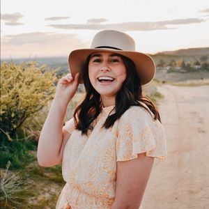 Meet your Posher, Carrie